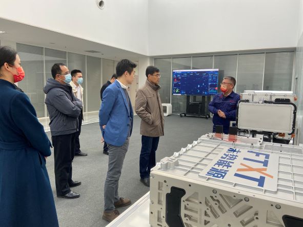 （图为市发改委调研组在长城汽车氢能技术中心）