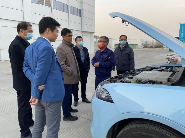 （图为市发改委调研组与长城汽车氢能技术中心技术人员交流）